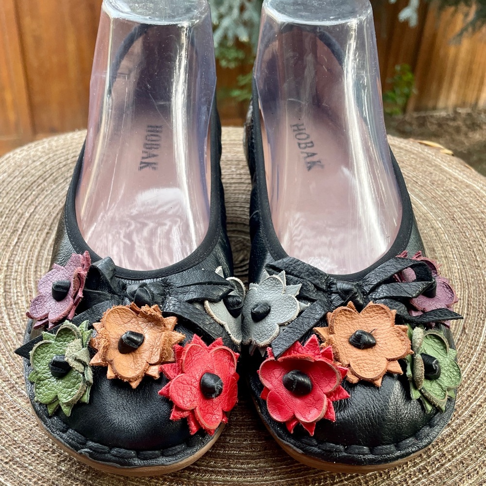 Whimsical Hobak Multicolor 3D Floral Black Leather Ballet Moccasin Flats. Size 8